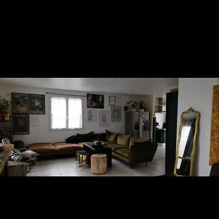 Maison Au Calme Avec Piscine Hébergement de vacances