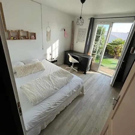 Maison Au Calme Avec Piscine Hébergement de vacances